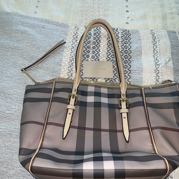 Burberry Purse - Picture 3 of 4